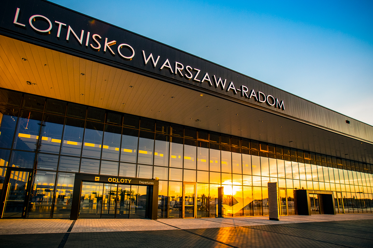 Под Варшавой, в Радоме открыли новый аэропорт